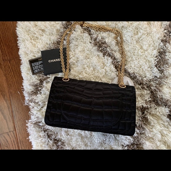 CHANEL Black Quilted Shoulder Bag with Gold Hardware - Picture 7 of 16